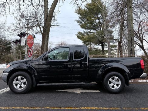 Used 2011 Nissan Frontier SV w/ SV Premium Utility Pkg image 2