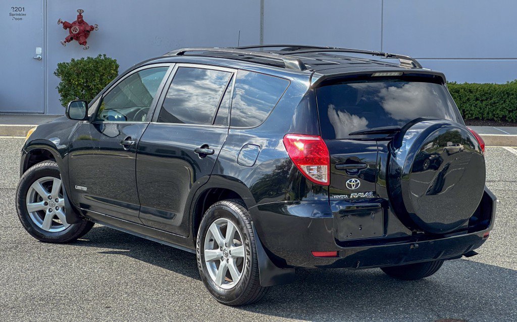 Used 2007 Toyota RAV4 Limited w/ Tow Prep Pkg AWD/4WD image 16