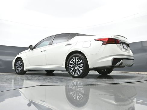 Used 2024 Nissan Altima 2.5 SV w/ SV Premium Package AWD/4WD image 38