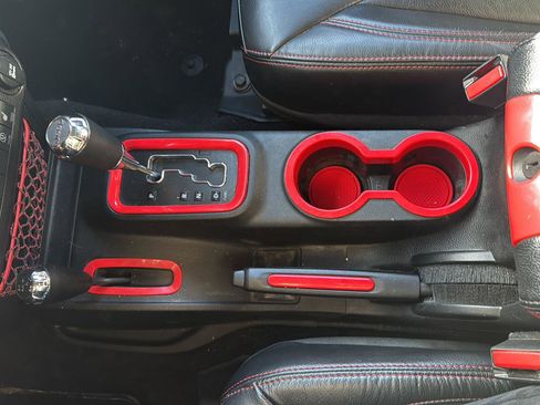 Used 2017 Jeep Wrangler Unlimited Rubicon image 12