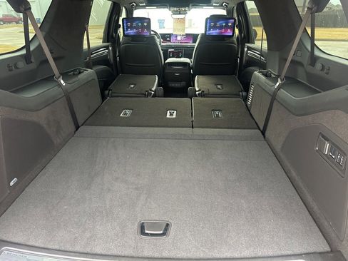 Used 2025 Cadillac Escalade ESV V w/ LPO, ONYX Package image 51