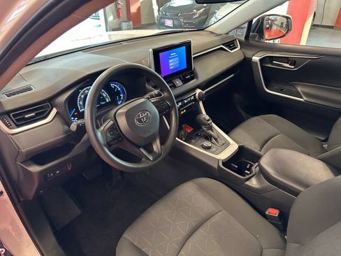 Used 2025 Toyota RAV4 XLE AWD/4WD image 11