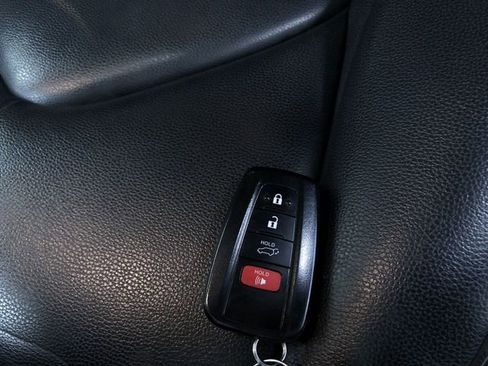 Certified 2021 Toyota Highlander XLE image 32