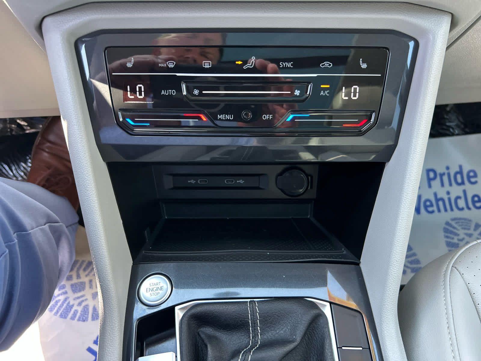 Used 2023 Volkswagen Tiguan SE w/ Panoramic Sunroof Package AWD/4WD image 18