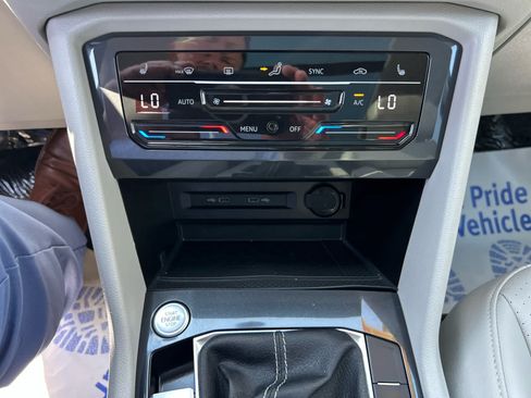 Used 2023 Volkswagen Tiguan SE w/ Panoramic Sunroof Package AWD/4WD image 18
