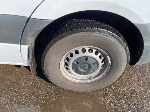 Used 2024 Mercedes-Benz Sprinter 2500 image 13