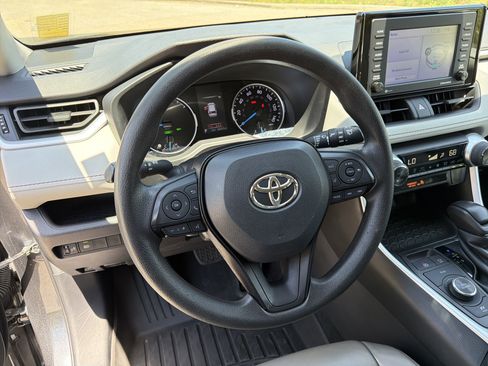 Used 2021 Toyota RAV4 XLE w/ Convenience Package AWD/4WD image 24