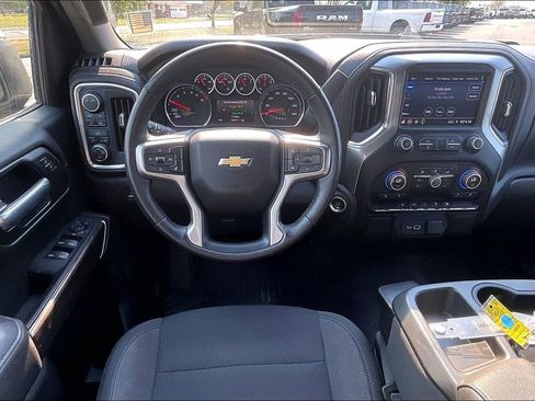 Used 2022 Chevrolet Silverado 1500 LT AWD/4WD image 5