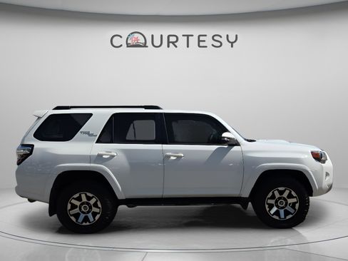 Certified 2024 Toyota 4Runner TRD Off-Road Premium w/ Moonroof Package AWD/4WD image 6