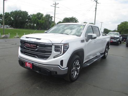 Used 2024 GMC Sierra 1500 SLT w/ SLT Premium Plus Package AWD/4WD image 11