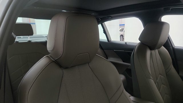 Used 2026 BMW i5 eDrive40 RWD image 37