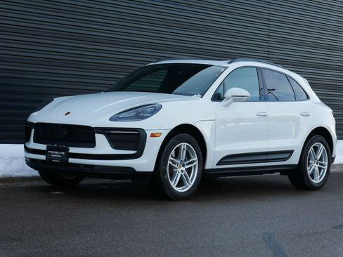 Certified 2025 Porsche Macan image 1