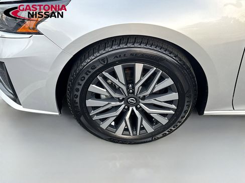 Used 2024 Nissan Altima 2.5 SV image 39