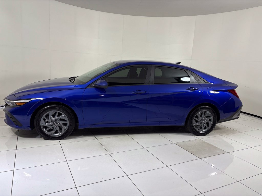 Certified 2025 Hyundai Elantra Hybrid FWD image 2