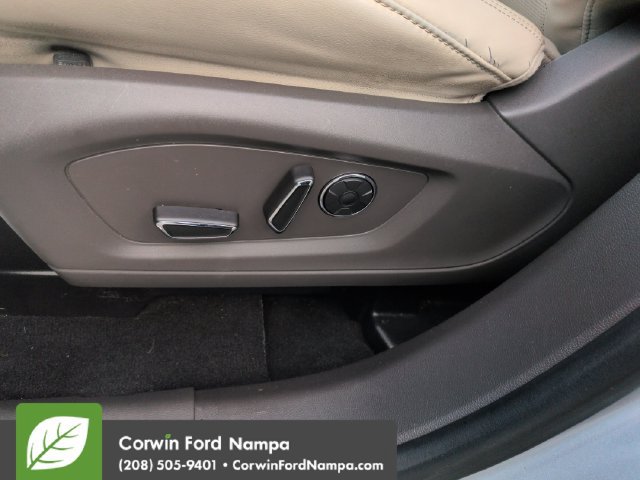 Used 2020 Ford Explorer Platinum w/ Premium Technology Package AWD/4WD image 12