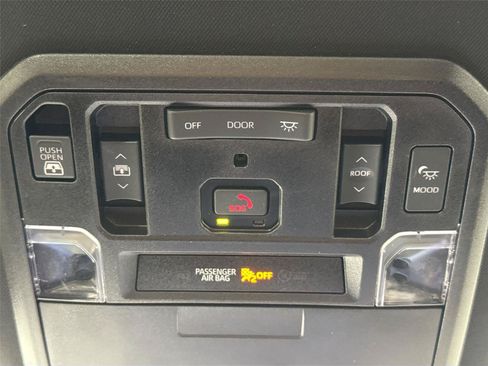 Used 2023 Toyota Tundra Platinum AWD/4WD image 23
