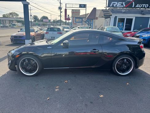 Used 2014 Scion FR-S image 2