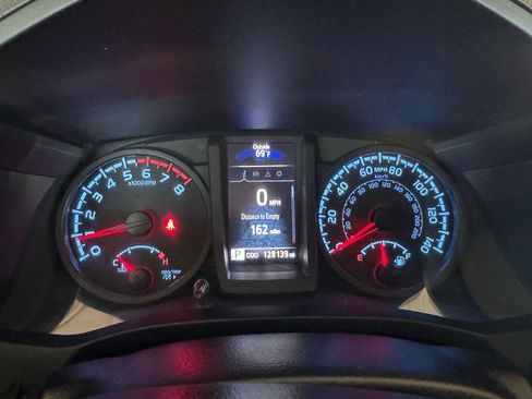 Used 2021 Toyota Tacoma SR w/ SR Convenience Package image 11