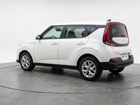Used 2025 Kia Soul LX w/ LX Technology Package image 6