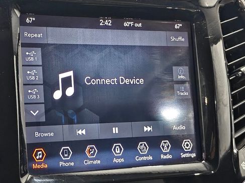 Used 2020 Jeep Cherokee Limited image 32