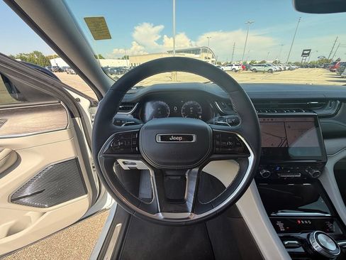 Used 2023 Jeep Grand Cherokee L Overland w/ Rear Seat Video Group I AWD/4WD image 18