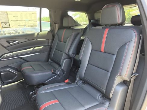 New 2026 Chevrolet Traverse RS w/ LPO, Floor Liner Package FWD image 20