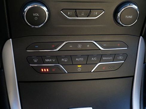 Used 2018 Ford Edge SEL w/ Equipment Group 201A FWD image 22