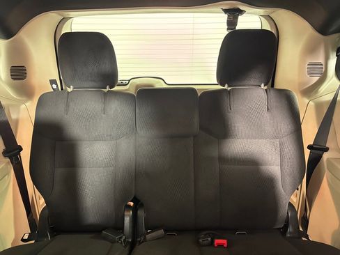 Used 2016 Dodge Grand Caravan SE image 20