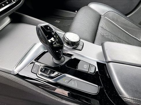 Used 2018 BMW M550i xDrive image 15