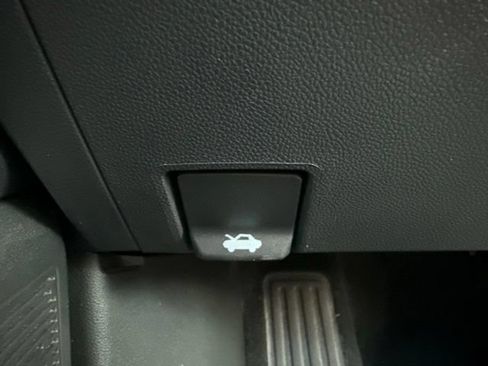 Used 2026 Chevrolet Equinox LT FWD image 17
