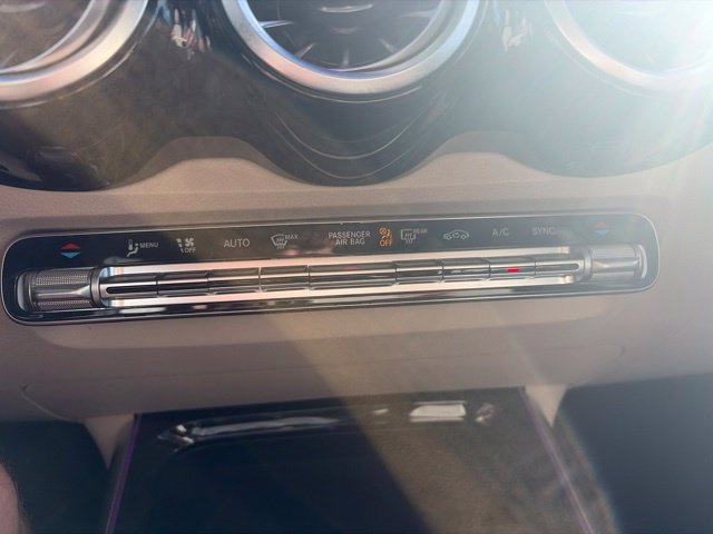 Used 2022 Mercedes-Benz GLB 250 image 34