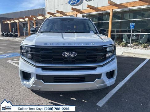 Used 2025 Ford Expedition Max Platinum w/ Driver's Package image 2