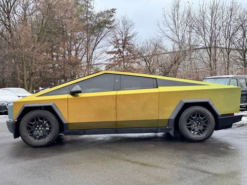 Used 2024 Tesla Cybertruck AWD Crew Cab image 5