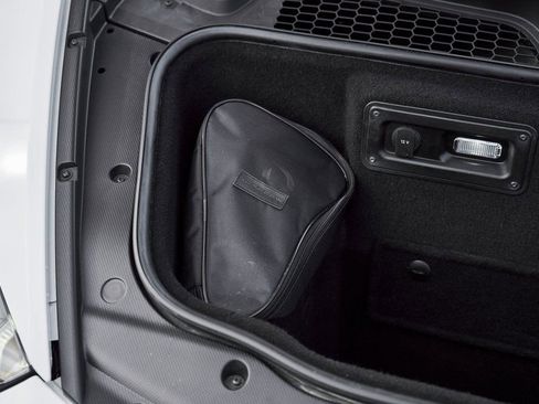 Used 2020 Lamborghini Huracan EVO image 17