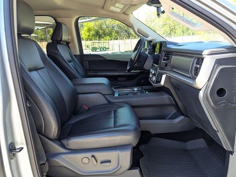 Used 2022 Ford Expedition XLT image 27