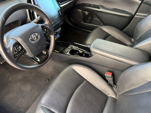 Used 2022 Toyota Prius Prime XLE FWD image 11