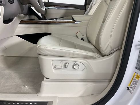 Used 2025 Cadillac Escalade ESV Premium Luxury Platinum AWD/4WD image 30