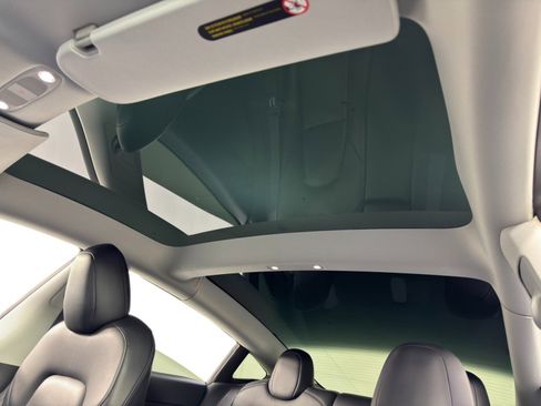 Used 2021 Tesla Model 3 Standard Range Plus image 12