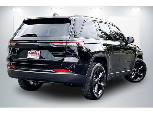 Used 2022 Jeep Grand Cherokee Altitude AWD/4WD image 13