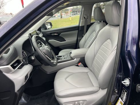 Used 2022 Toyota Highlander XLE image 13