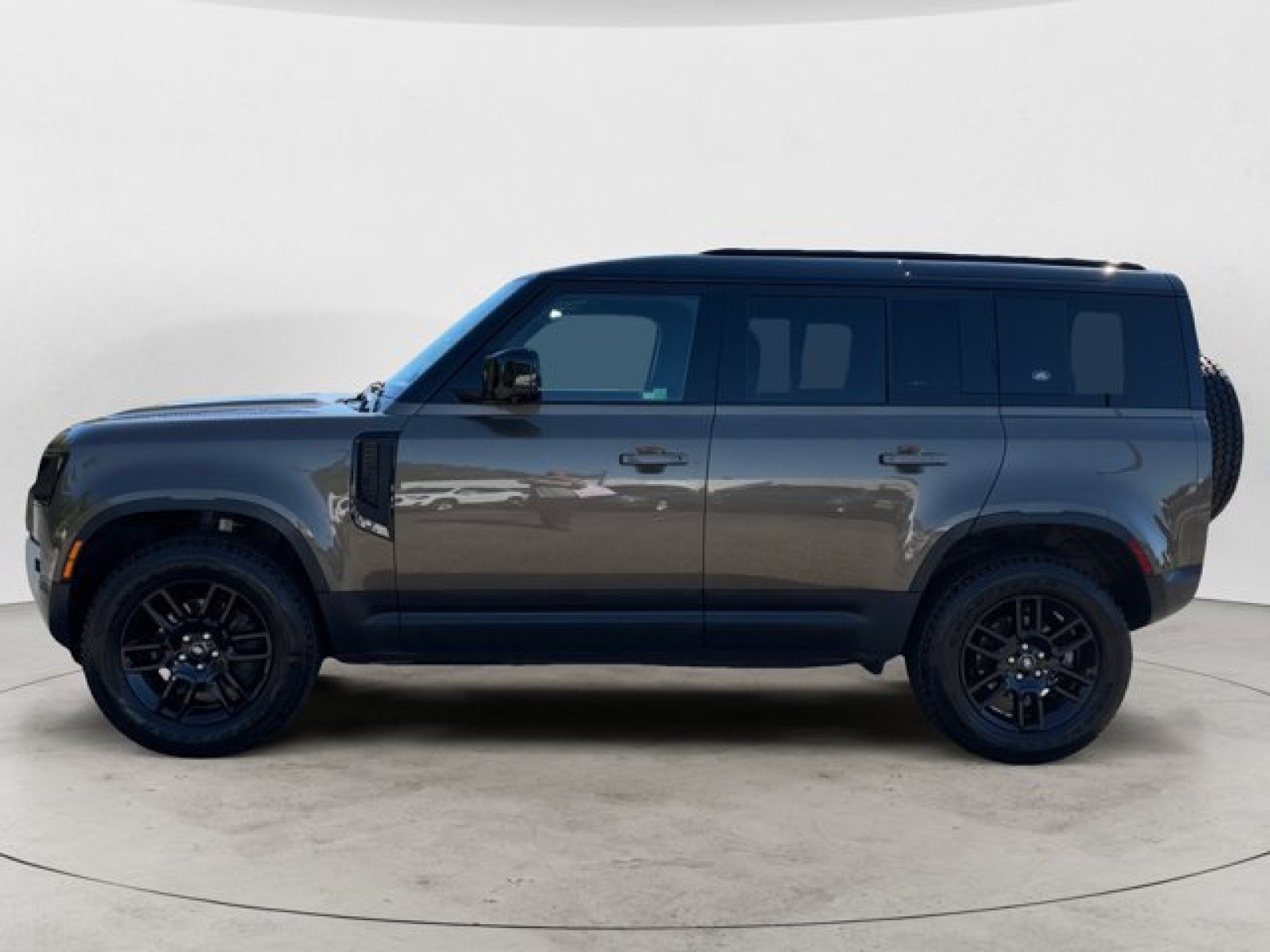 Used 2024 Land Rover Defender 110 S AWD/4WD image 7