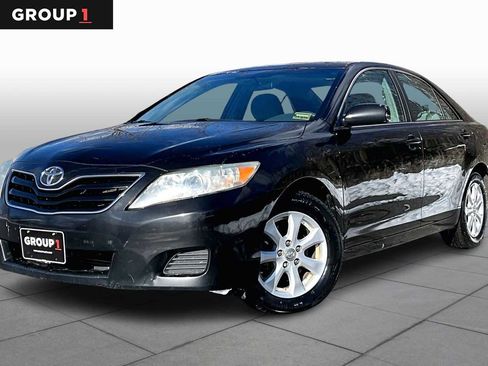 Used 2011 Toyota Camry LE image 1