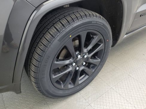 Used 2020 Jeep Grand Cherokee Altitude AWD/4WD image 31