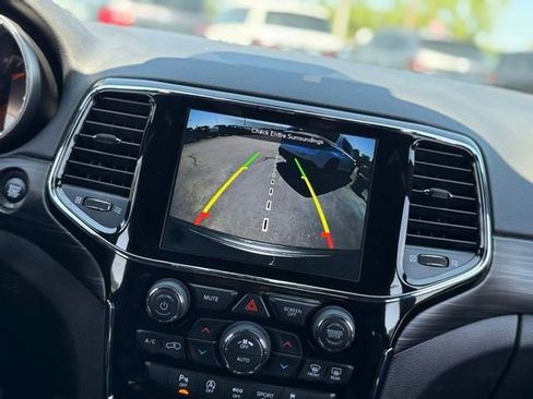 Used 2020 Jeep Grand Cherokee Altitude AWD/4WD image 4