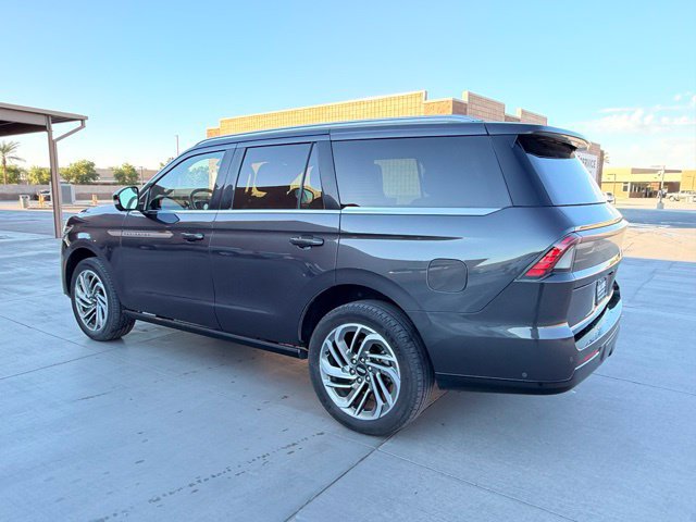 Used 2025 Lincoln Navigator Reserve AWD/4WD image 9