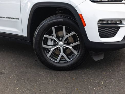 Used 2024 Jeep Grand Cherokee Limited AWD/4WD image 4