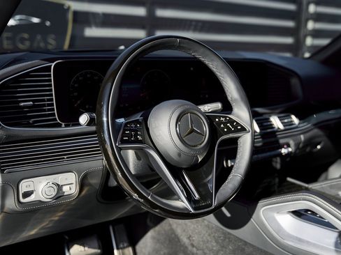 Used 2024 Mercedes-Benz Maybach GLS 600 4MATIC image 28