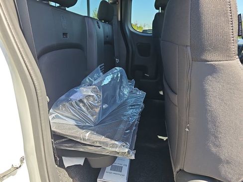 Used 2025 Nissan Frontier SV RWD image 15