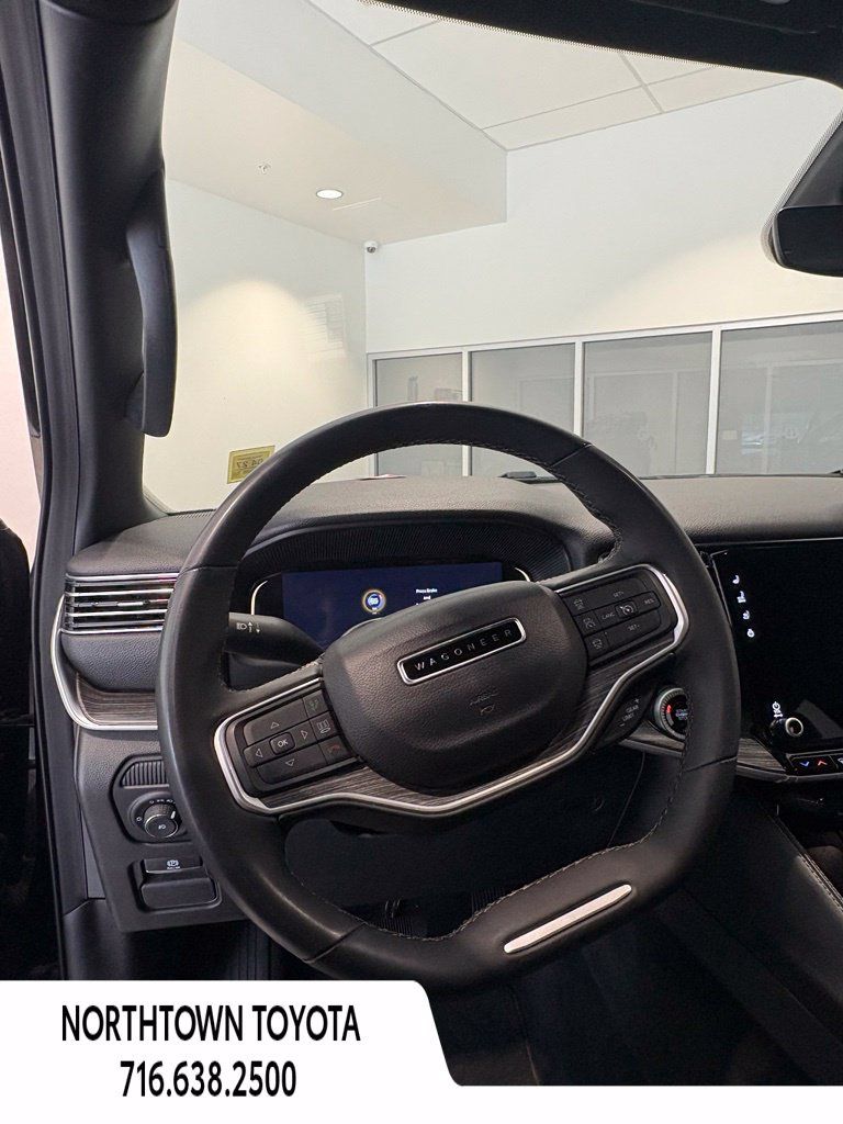 Used 2024 Jeep Wagoneer Series II w/ Flexible Seating Group RWD image 10