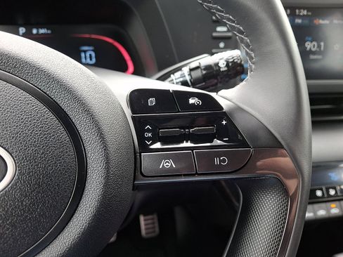 Certified 2025 Hyundai Elantra Sport image 20